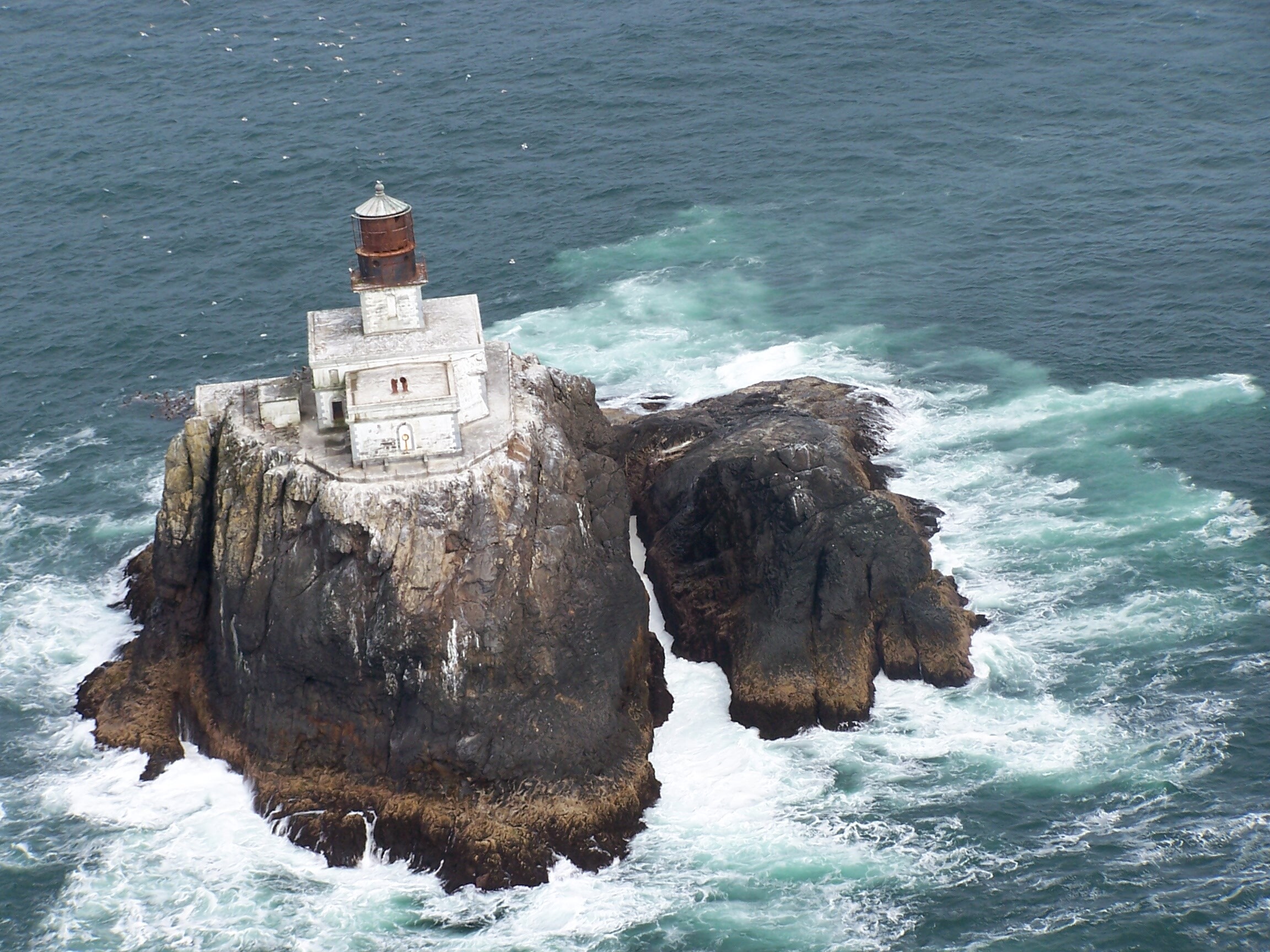 USCG_Tillamook_Rock_Lighthouse.jpg